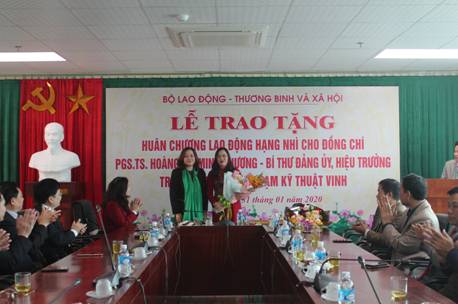 Lễ trao tặng Huân chương Lao động hạng nhì cho PGS.TS Hoàng Thị Minh Phương.